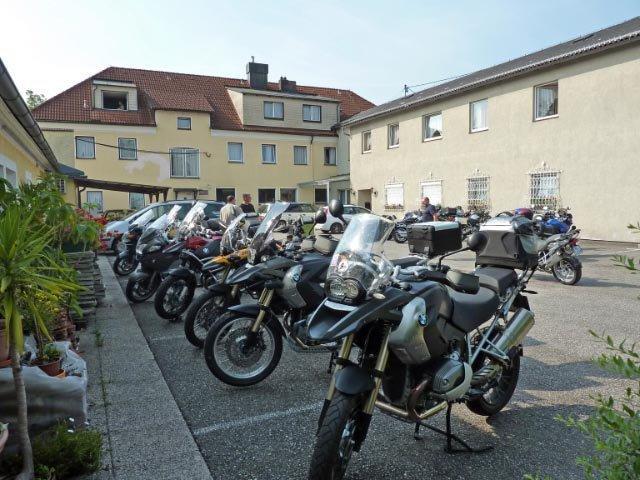 Innviertlerhof Linz Buitenkant foto